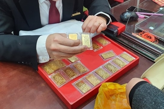 Người mua vàng lỗ hơn 5 triệu mỗi lượng chỉ sau 1 tuần, chuyên gia khuyến cáo gì?