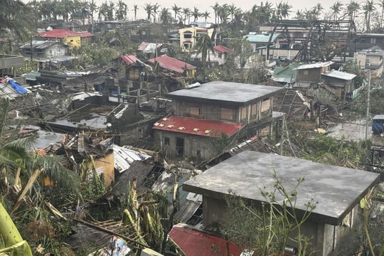 Siêu bão Man-yi đổ bộ Philippines, 650.000 người phải đi sơ tán