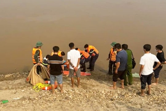 Tìm thấy thi thể nạn nhân thứ hai vụ 5 học sinh mất tích trên sông Hồng