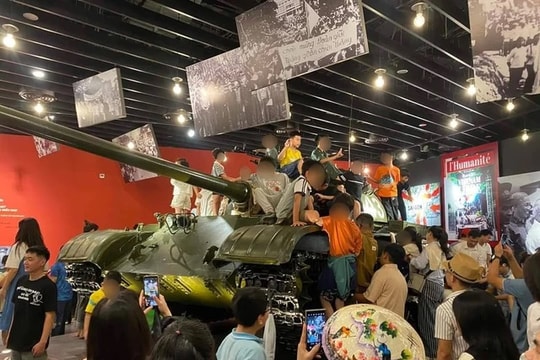 Đừng đến bảo tàng chỉ để sống ảo