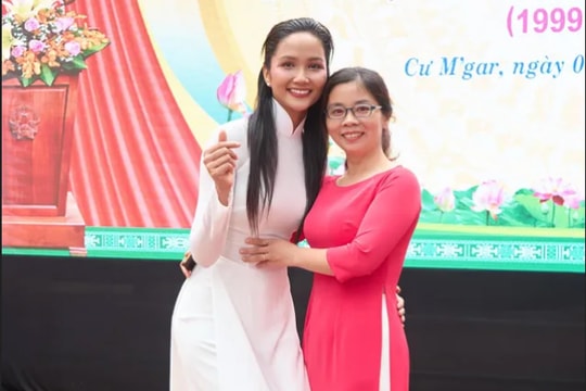 Sao Việt về thăm trường, gửi lời tri ân thầy cô nhân Ngày Nhà giáo Việt Nam