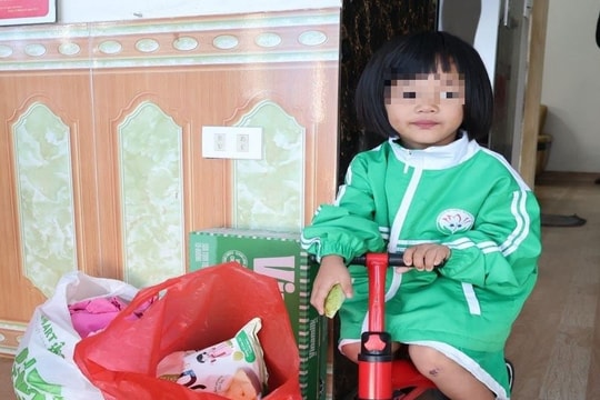 Bé gái khoảng 4 tuổi bị bỏ lại khách sạn ở phường Tứ Minh (TP Hải Dương)