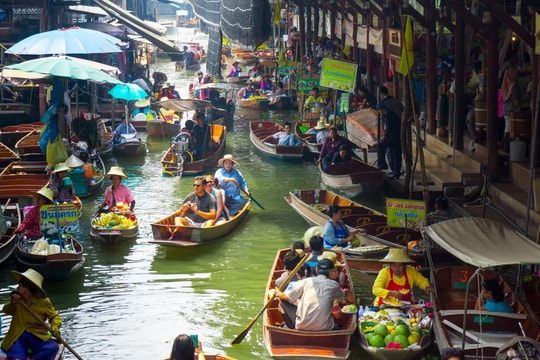 3 kiểu chợ đặc biệt xứ Chùa Vàng nhất định không thể bỏ lỡ