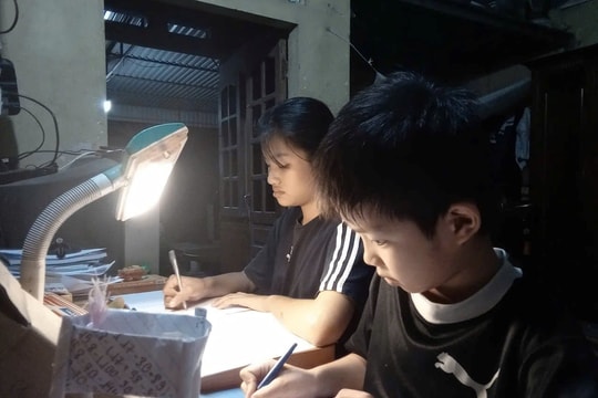 Chị Xiêm ở Thanh Hà cần giúp đỡ để nuôi 4 con ăn học