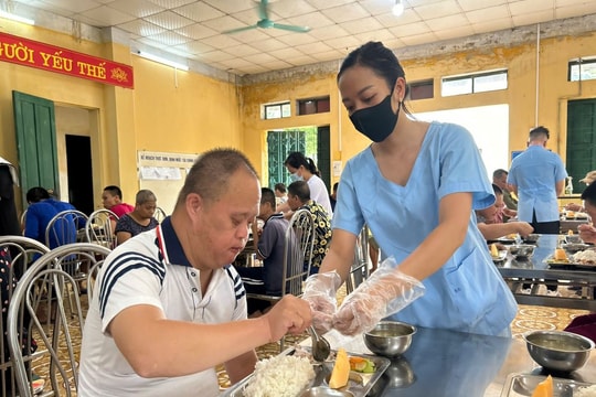 ‘Bệ đỡ’ cho người khuyết tật