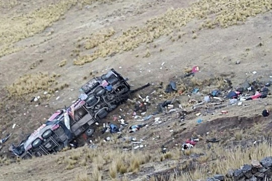Xe buýt mất lái lao khỏi đường khiến 7 người chết, hơn 30 người bị thương tại Peru