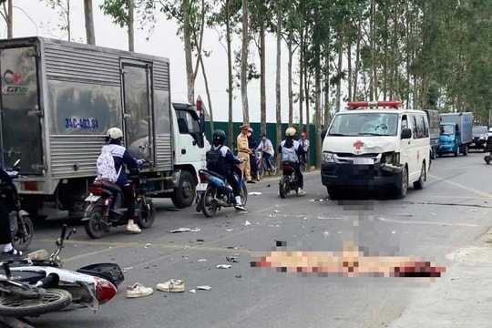 Va chạm với xe cứu thương, nam sinh 16 tuổi ở Tứ Kỳ tử vong