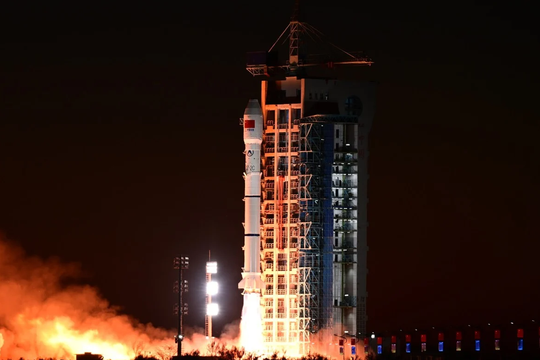 Trung Quốc phóng vệ tinh tự lái đầu tiên trên thế giới