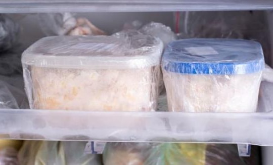 Có nên ăn cơm nguội để nhiều ngày trong tủ lạnh?