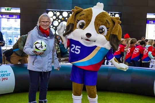 Ra mắt linh vật giải bóng đá nữ EURO 2025
