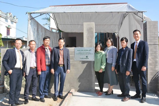 Vietcombank Hải Dương bàn giao căn nhà đại đoàn kết cuối cùng trong năm 2024