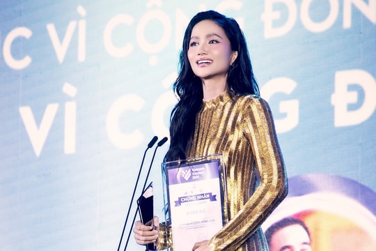 Hoa hậu H’Hen Niê được vinh danh Cá nhân vì cộng đồng năm 2024