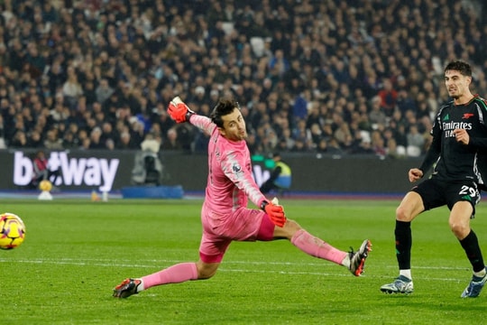 Arsenal thắng nhờ hiệp đấu 'điên rồ'