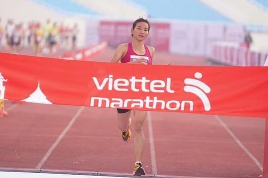 Nguyễn Thị Oanh lập kỷ lục marathon quốc gia