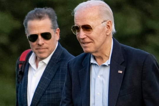 Tổng thống Biden ký lệnh ân xá cho con trai