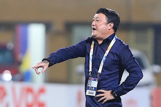 Huấn luyện viên thứ 2 mất việc tại V.League