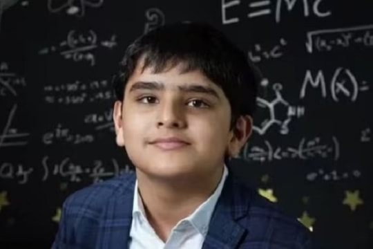Thần đồng 10 tuổi có IQ vượt Einstein