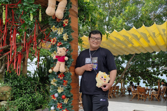 Người lớn thích sưu tầm đồ chơi trẻ em