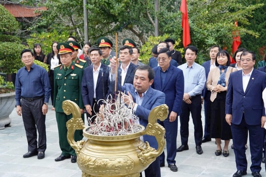 Bí thư Tỉnh ủy Trần Đức Thắng dâng hương tại các khu di tích lịch sử cách mạng ở Thái Nguyên và Tuyên Quang