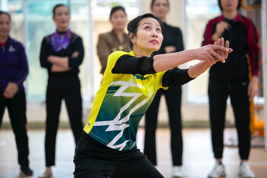 Giúp nông dân, phụ nữ chơi bóng chuyền hơi, dân vũ thể thao