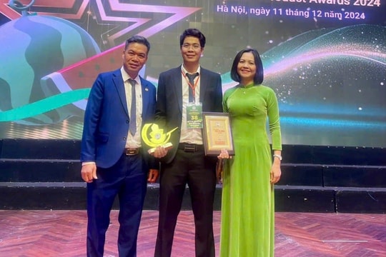 Hợp tác xã Sản xuất và đóng gói bánh đa Lộ Cương nhận giải thưởng Mai An Tiêm