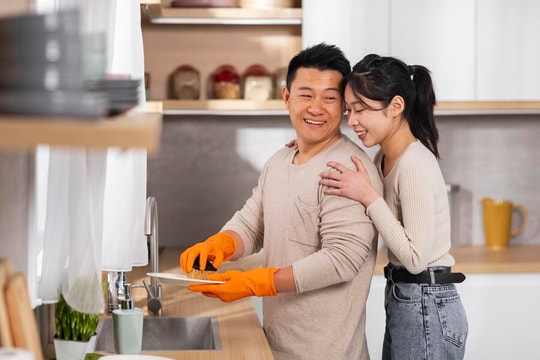 Mất việc, chồng tôi thà ở nhà nấu cơm cho vợ chứ không chạy Grab