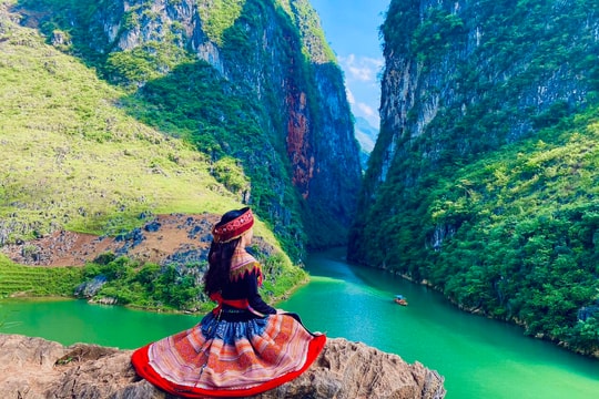 Bên dòng Nho Quế