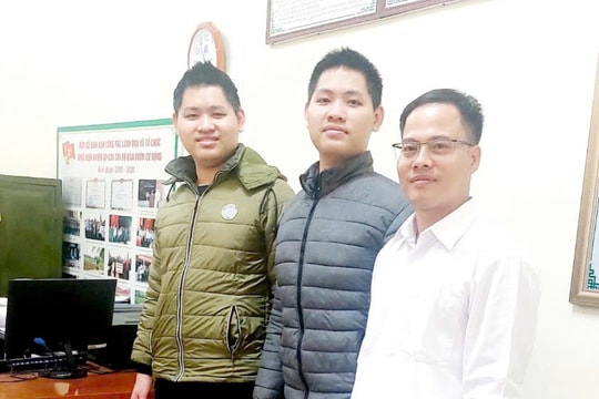 Anh em sinh đôi ở Tứ Kỳ viết đơn tình nguyện nhập ngũ