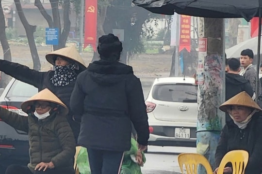 Phe vé đội mưa rét, 'hét giá' trận tuyển Việt Nam đấu Indonesia