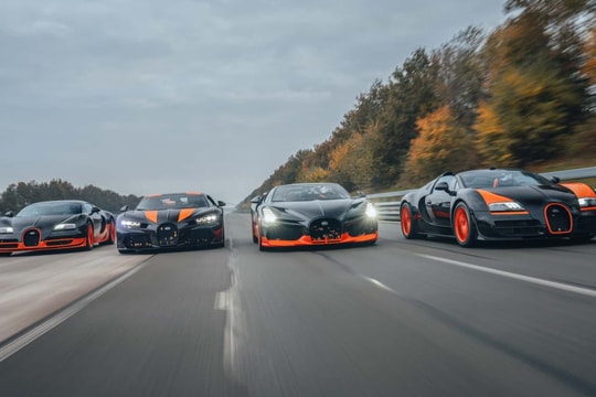 Bộ tứ siêu xe Bugatti lập kỷ lục tốc độ