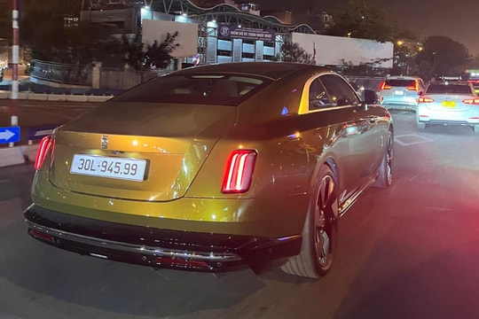 Chiếc Rolls-Royce Spectre trị giá 20 tỷ đồng thứ 3 xuất hiện tại Việt Nam