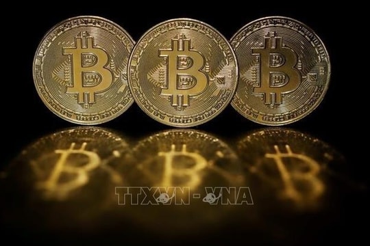 Bitcoin lần đầu tiên vượt mức 105.000 USD
