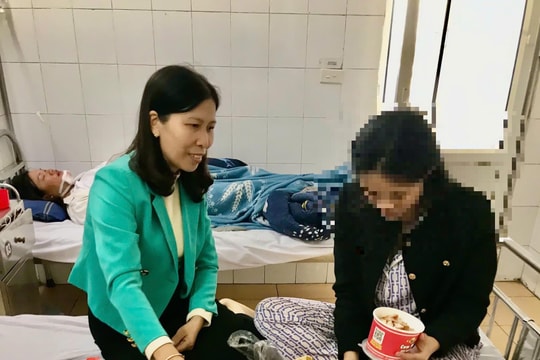 Nữ sinh lớp 12 bị bố đẻ và chú hành hung