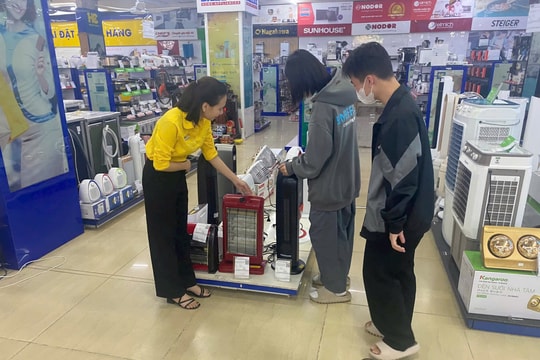 Trời rét, nhiều cửa hàng, siêu thị ở Hải Dương ‘cháy’ thiết bị sưởi ấm