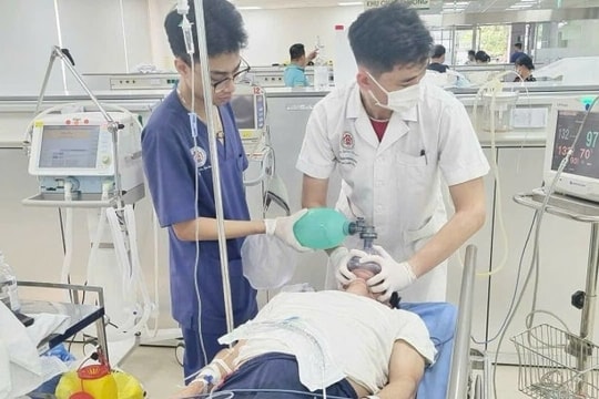 Nhiều người trẻ đột quỵ sau tắm đêm mùa lạnh