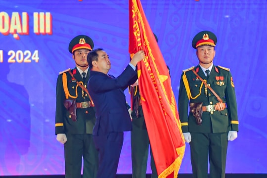Kinh Môn đón nhận Huân chương Lao động hạng nhì, công bố quyết định đô thị loại III