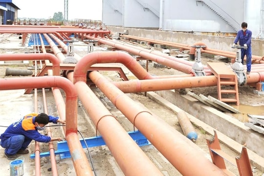 Lượng xăng dầu xuất theo đường bộ của Xí nghiệp K132 tăng 62%