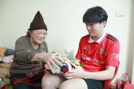 Phụ nữ cao tuổi nêu gương sáng