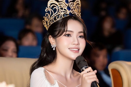 Hoa hậu Du lịch Việt Nam Ngọc Quỳnh mong Tết để sum vầy