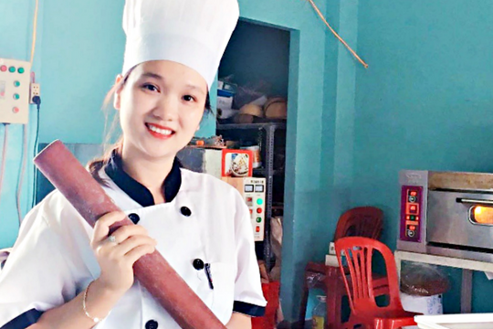 Bỏ việc nhà nước, mẹ trẻ thành chủ tiệm bánh doanh thu gần 4 tỷ đồng một năm