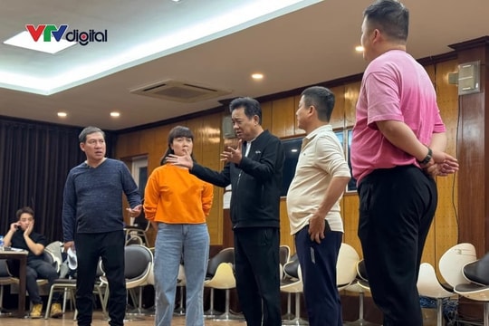 Dàn nghệ sĩ nửa đêm vẫn tập Táo Quân 2025, xuất hiện gương mặt 'lạ'