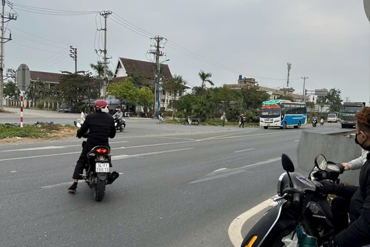 Nguy hiểm đi ngược chiều để qua quốc lộ 5