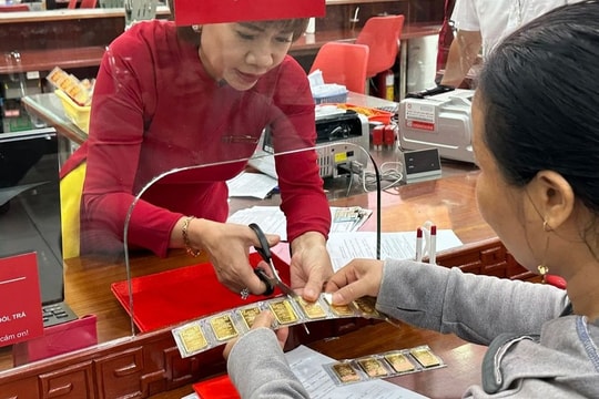 Phiên cuối cùng của năm, giá vàng trong nước giảm 300.000 đồng mỗi lượng