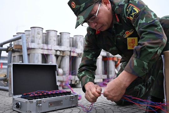 Loạt trận địa pháo hoa ở Hà Nội, TP Hồ Chí Minh sẵn sàng khai hỏa đón năm mới 2025