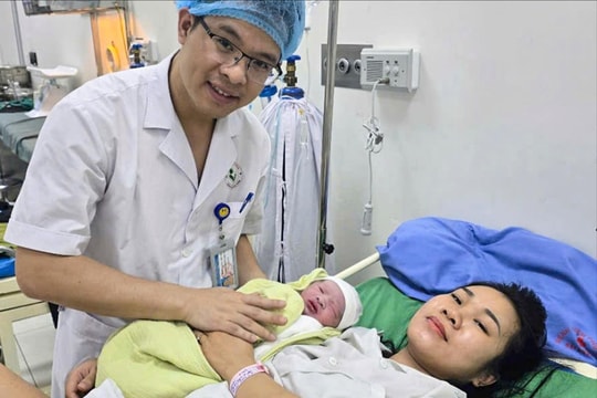 Công dân đầu tiên chào đời năm 2025 tại Bệnh viện Phụ sản Hải Dương