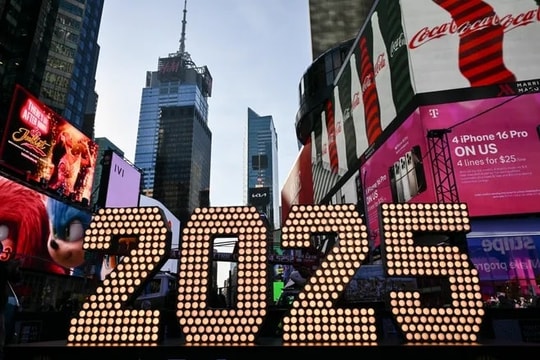 Quả cầu pha lê 'bung lụa' đón năm mới 2025 tại New York