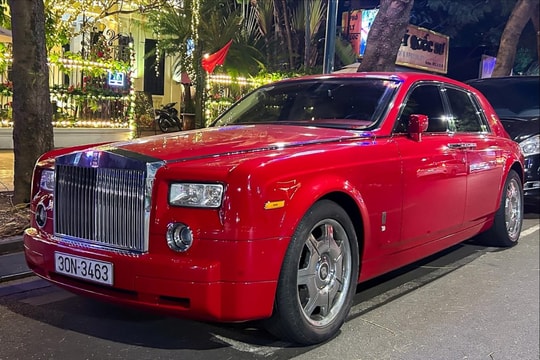 Xe siêu sang Rolls-Royce Phantom 19 năm tuổi của đại gia Hà Nội giá 5 tỷ