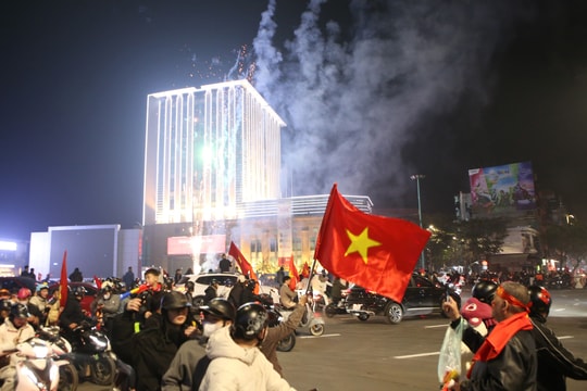 Người dân Hải Dương 'cháy' hết mình cổ vũ đội tuyển Việt Nam