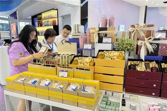 Trung Quốc tăng lương lớn cho công chức sau một thập kỷ