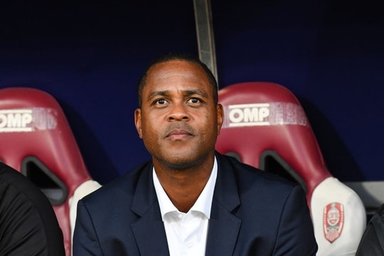 Huyền thoại Patrick Kluivert làm huấn luyện viên trưởng đội tuyển Indonesia